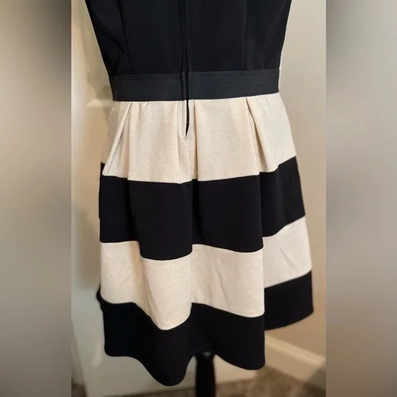 Sleeveless Dress - Picture 7 of 7